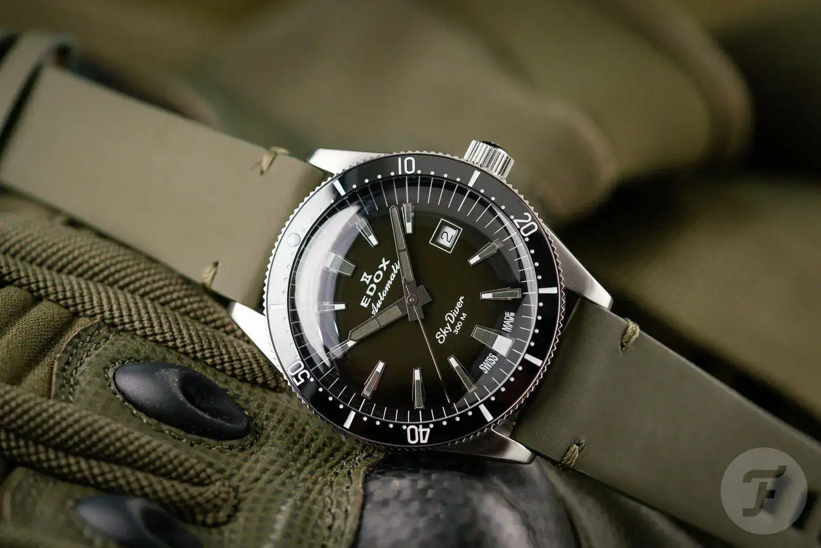Edox-SkyDiver-Date-Automatic-LE.001.webp