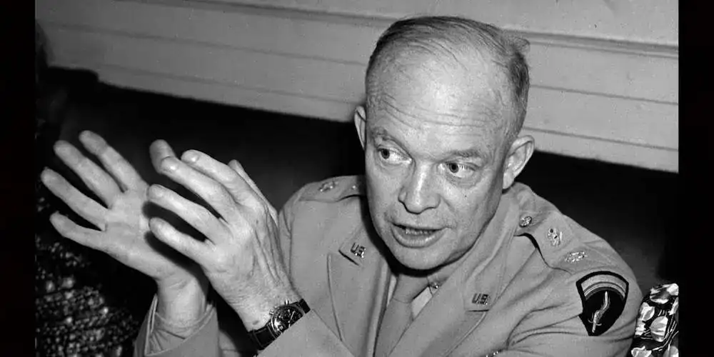 Eisenhower_1945May_HeroB_1942.jpg