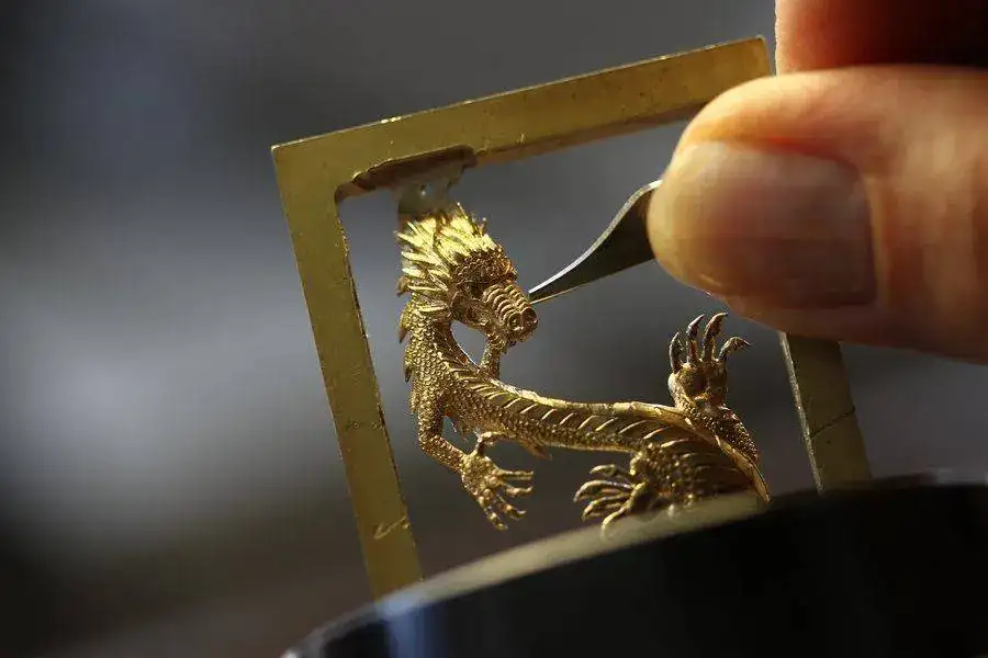 el-hedonista-es-corum-golden-bridge-dragon-19.webp