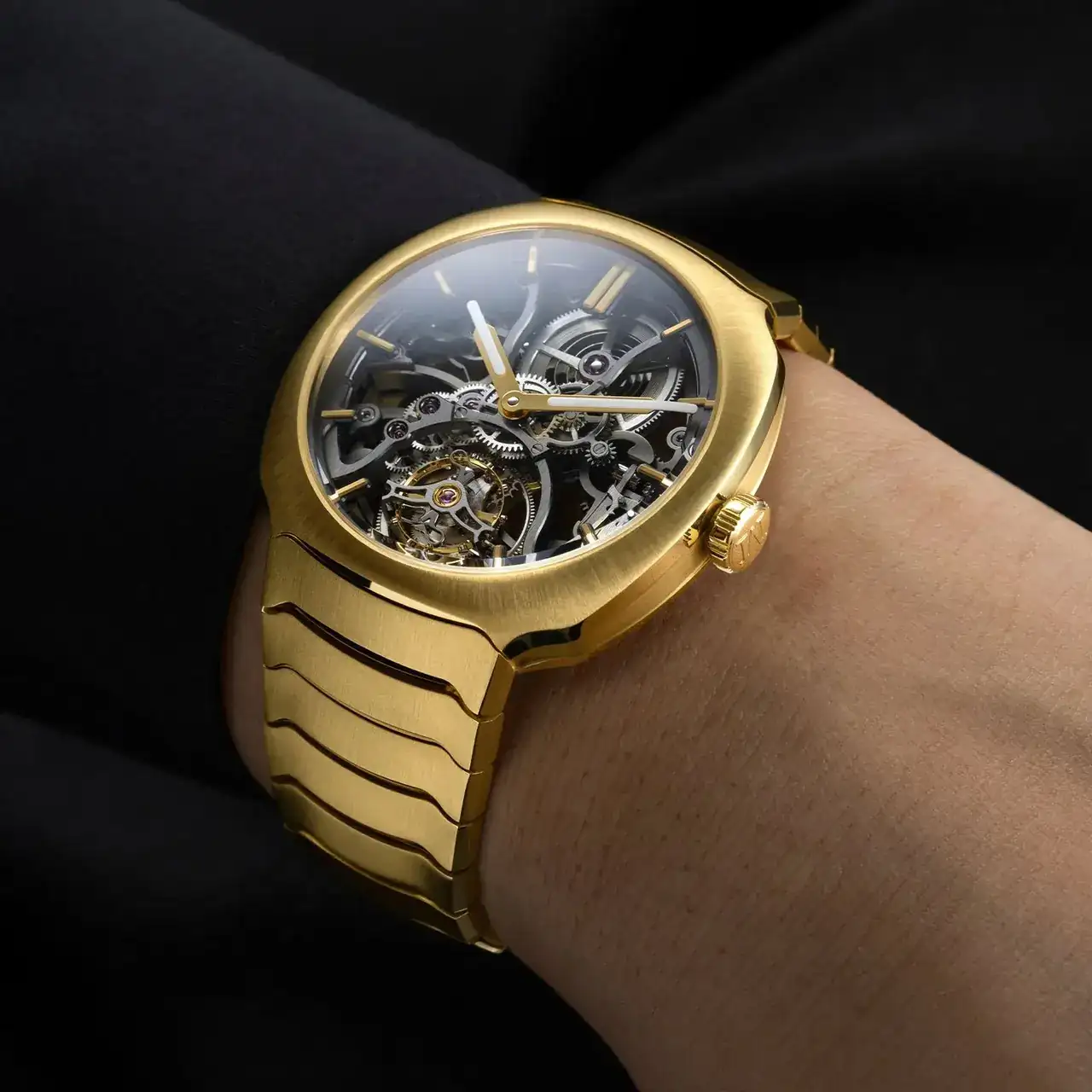 eleton-Yellow-Gold-California-Boutique-exclusive-3.webp