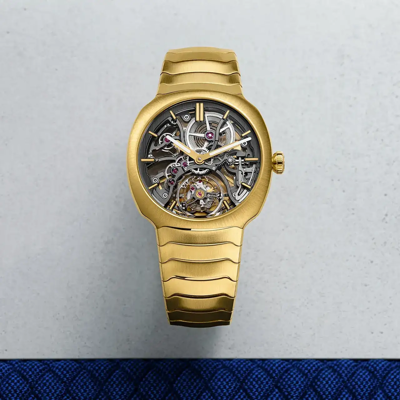 H Moser Cie Streamliner Tourbillon Skeleton Oro amarillo Exclusivo de la boutique de California - 5