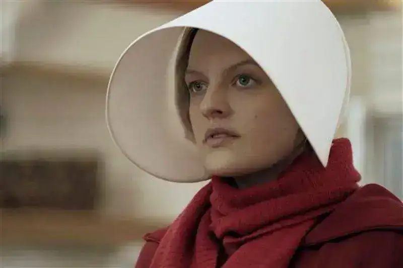 Elizabeth-Moss-cuento-criada-Emmy.webp