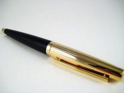 -Ellipsis-Fountain-Pen-Lacquer-Gold-trim-471450--2.jpg