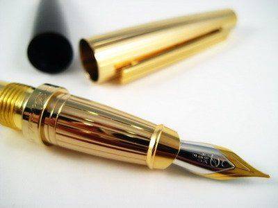 -Ellipsis-Fountain-Pen-Lacquer-Gold-trim-471450--6.jpg