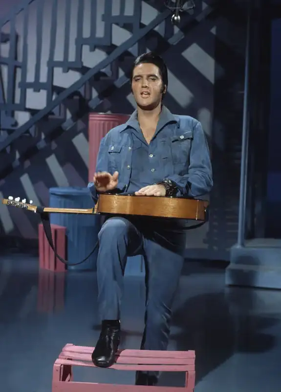 Elvis-Presley-en-vaqueros.webp