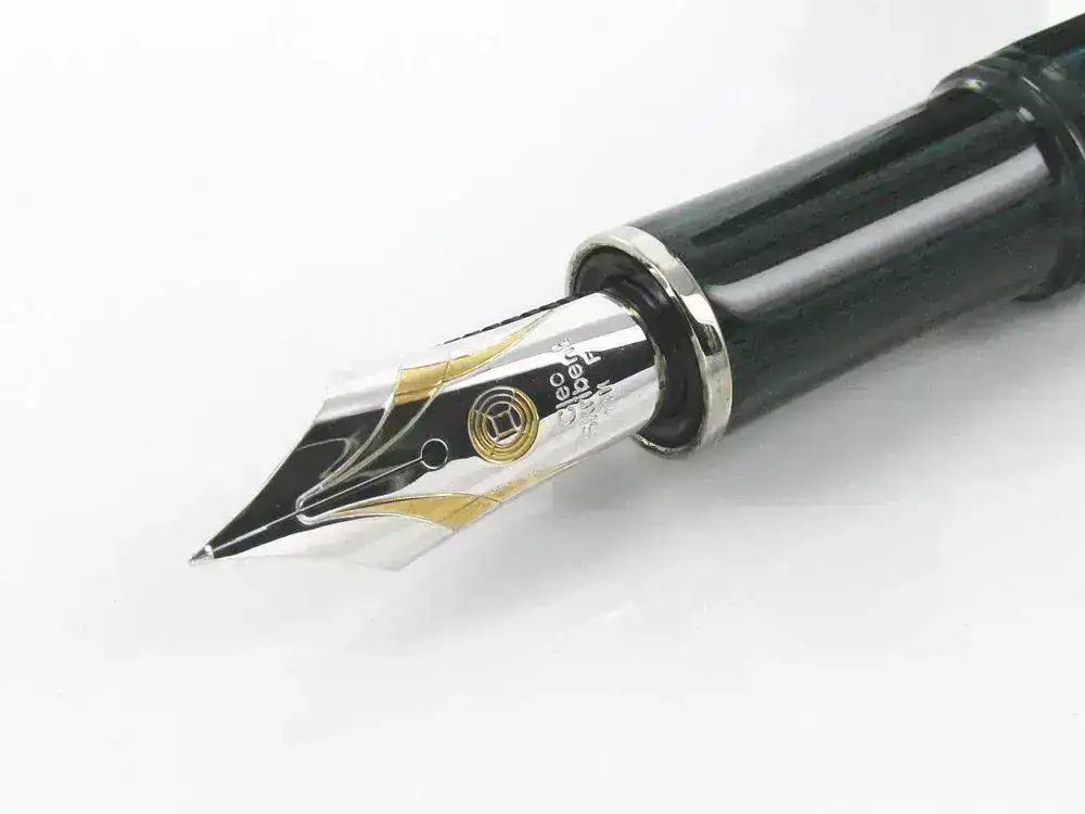 ent-Fountain-Pen-Ebonite-Edition-14K-Nib-cs27011-7.webp