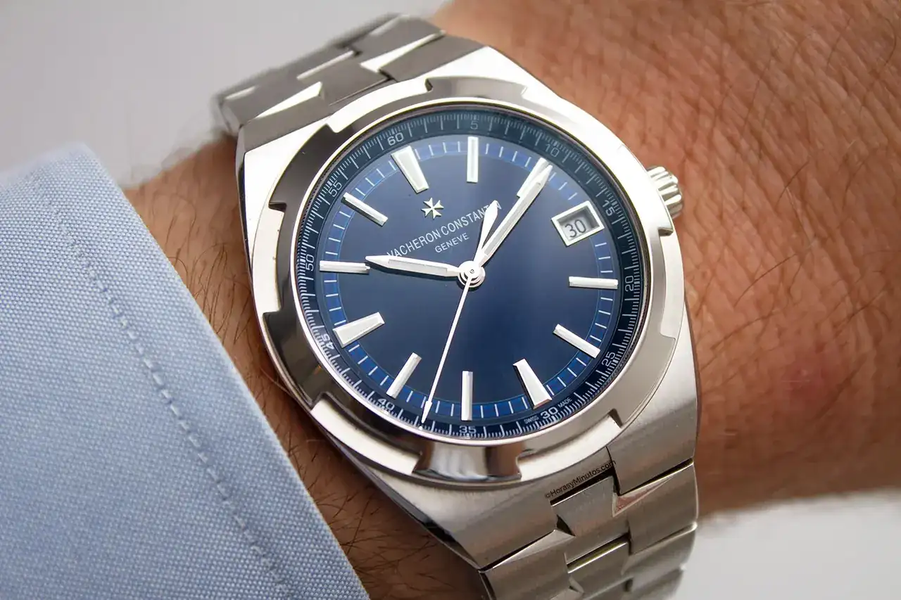 eron-Constantin-Overseas-automatic-Horas-y-Minutos.webp
