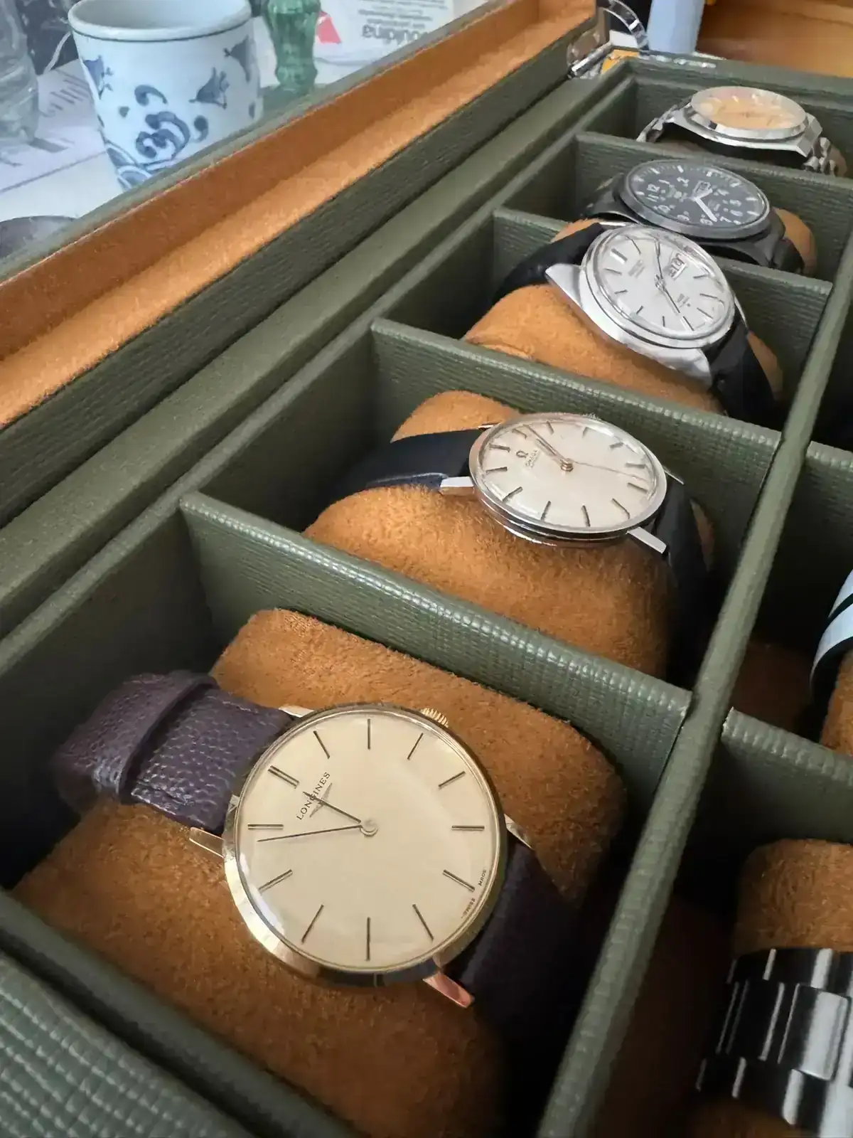 Esctuche arriba.webp