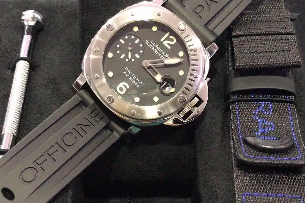 ess_steel_automatic_watch_300m_1534780063_433ca478.webp