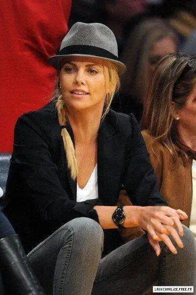 estheLosAngelesLakersplaytheGoldenStateWarriors_02.webp