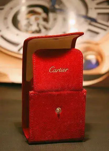 Estuche%20viaje%20Cartier.webp