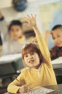 estudiante-levantar-mano_pr21378.webp