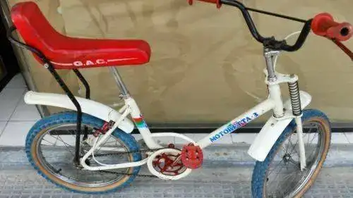 eta+motoretta+3+blanca+roja+coleccion,+usada+vieja.webp