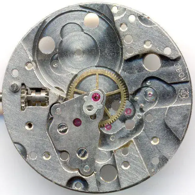 ETA_1080_Grundplatine_Minutenradkloben.webp