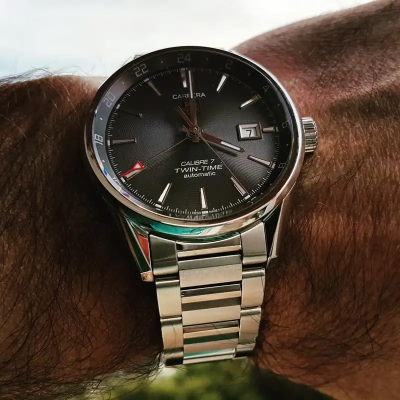 euer-Carrera-Twin-Time-41mm-Caliber-7-WAR2012620-1.webp