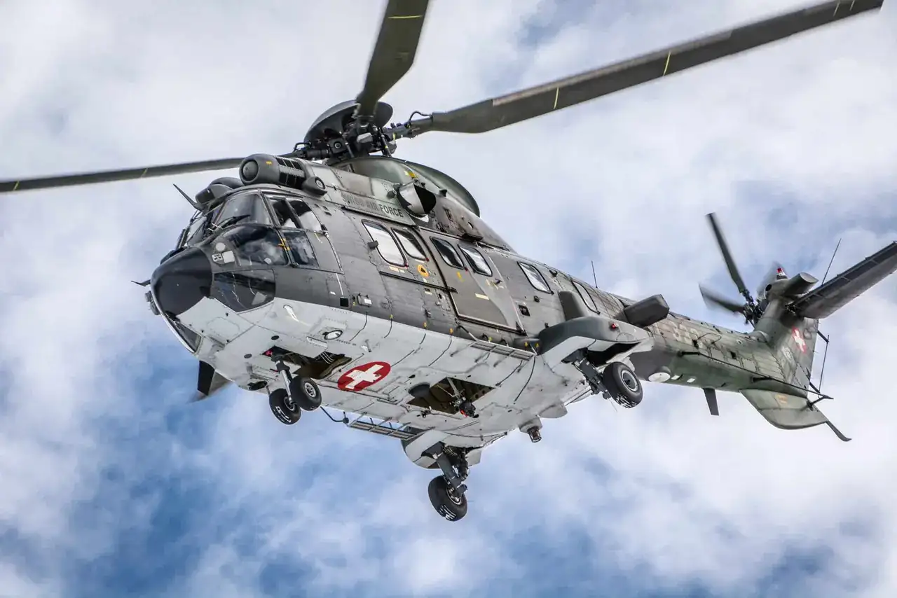 Eurocopter_AS532UL_Cougar_Mk1_of_the_Swiss_Air_Force_on_duty_during_the_World_Economic_Forum_...webp