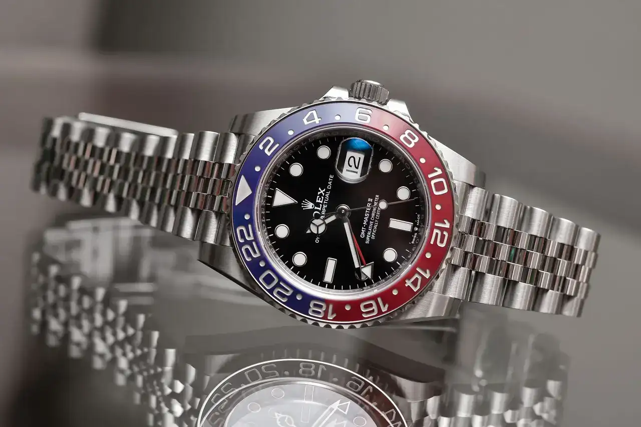 ex-GMT-Master-II-Pepsi-Steel-126710-BLRO-Jubilee-7.webp