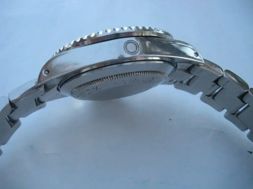 ex-Sea-Dweller-16660-Triple-Six-Spider-Web-Dial-07.webp