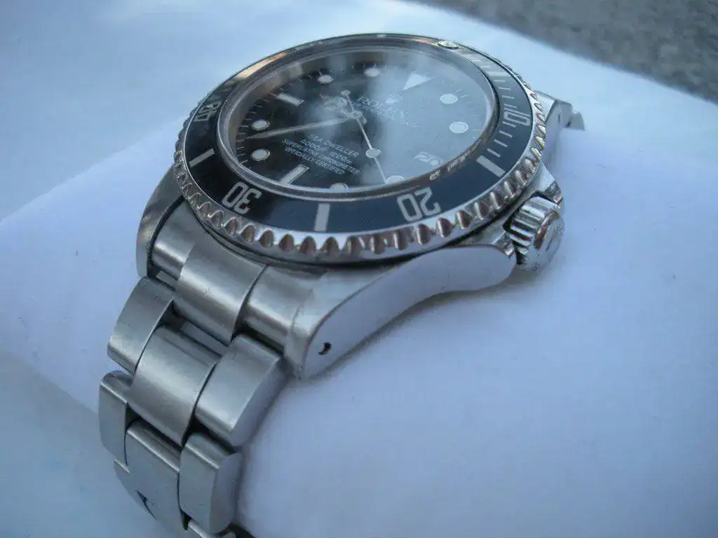 ex-Sea-Dweller-16660-Triple-Six-Spider-Web-Dial-22.webp