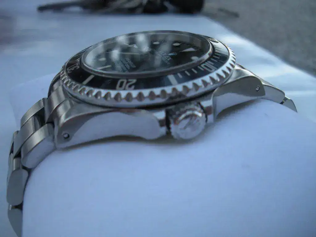 ex-Sea-Dweller-16660-Triple-Six-Spider-Web-Dial-23.webp