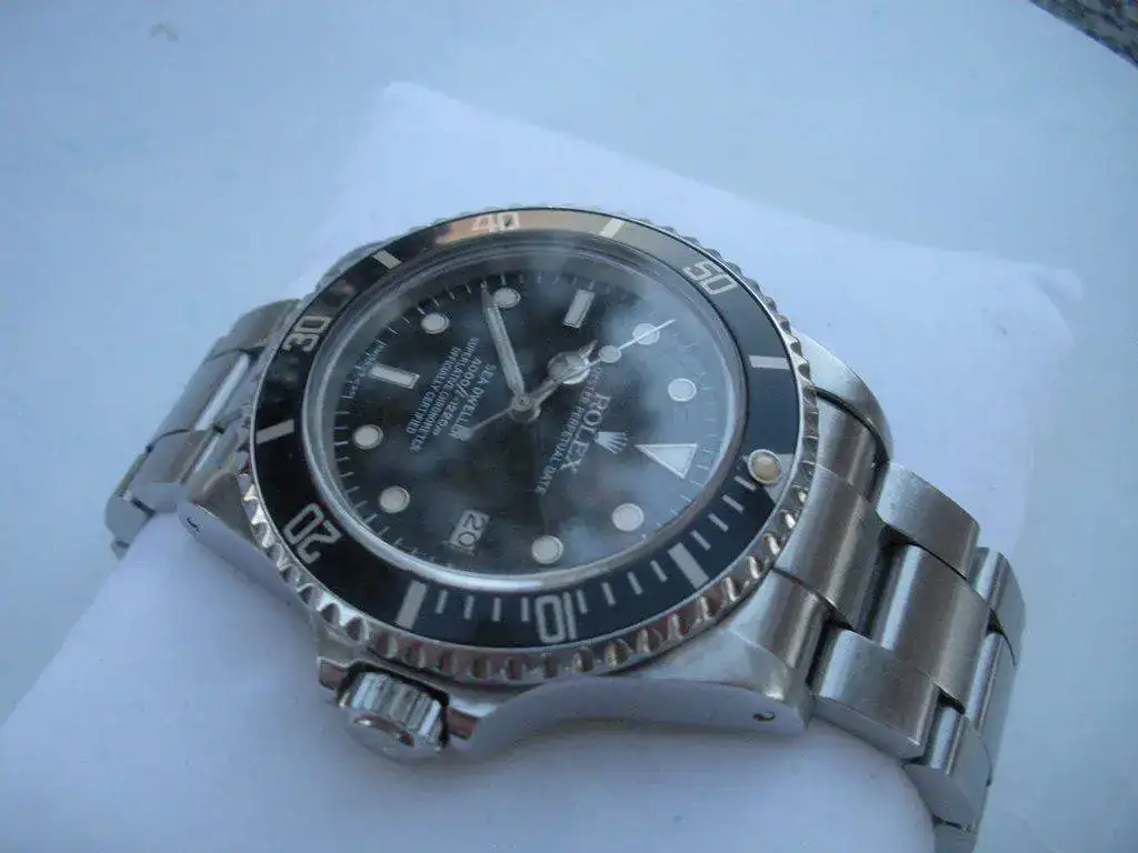 ex-Sea-Dweller-16660-Triple-Six-Spider-Web-Dial-26.webp