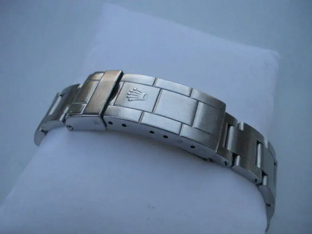ex-Sea-Dweller-16660-Triple-Six-Spider-Web-Dial-37.webp