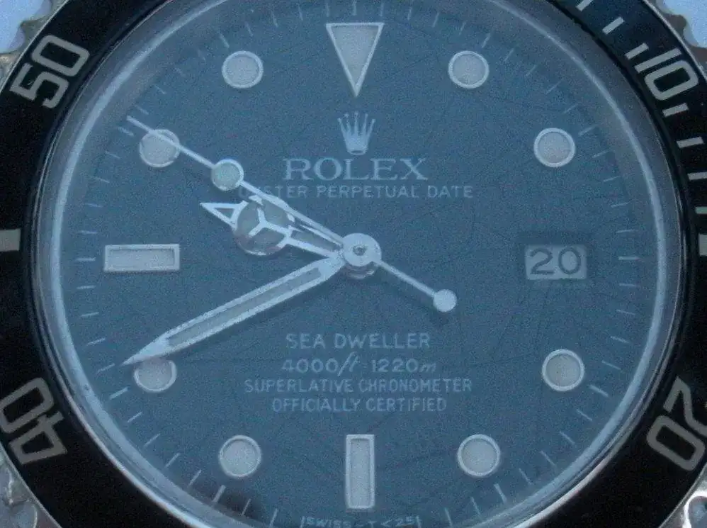 ex-Sea-Dweller-16660-Triple-Six-Spider-Web-Dial-53.webp