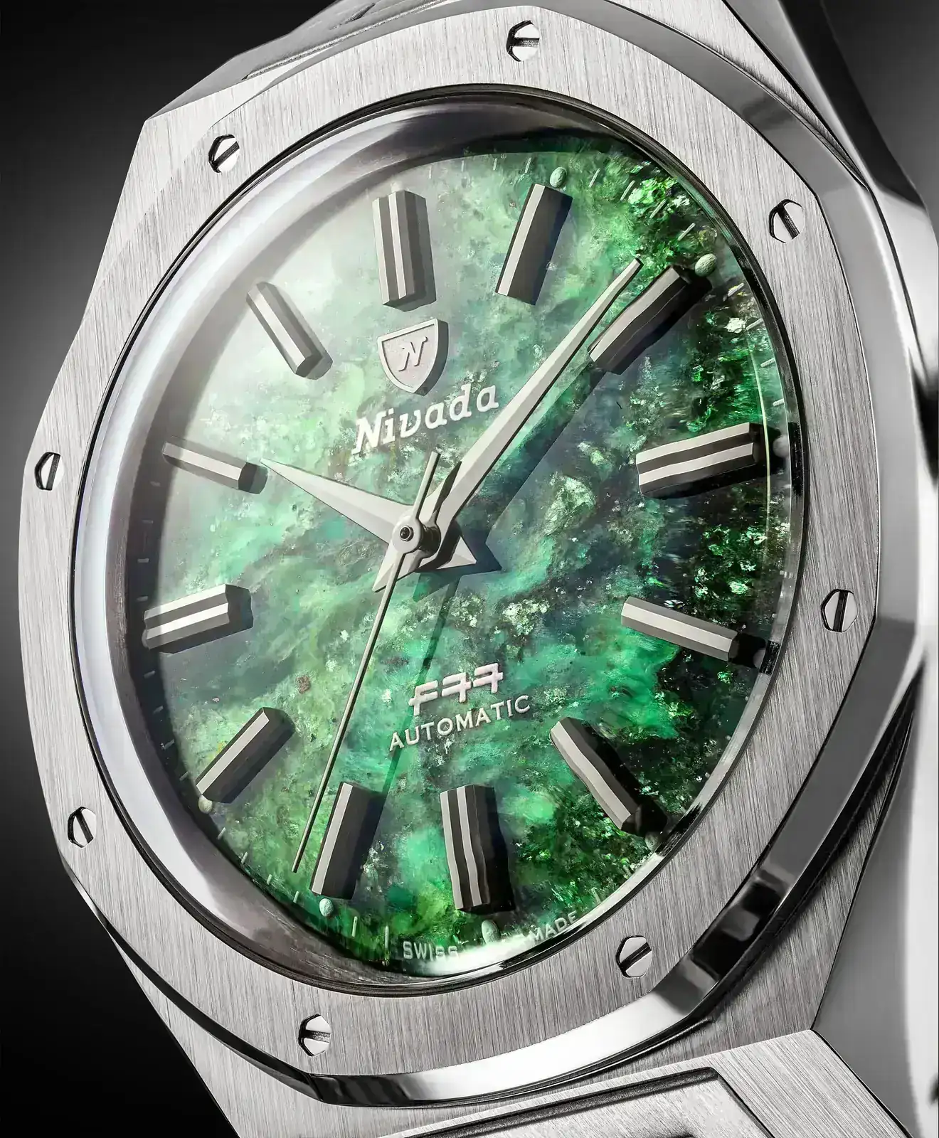 F77-Mrk2-Steel-StoneDial-GreenAventurine-Macro.webp
