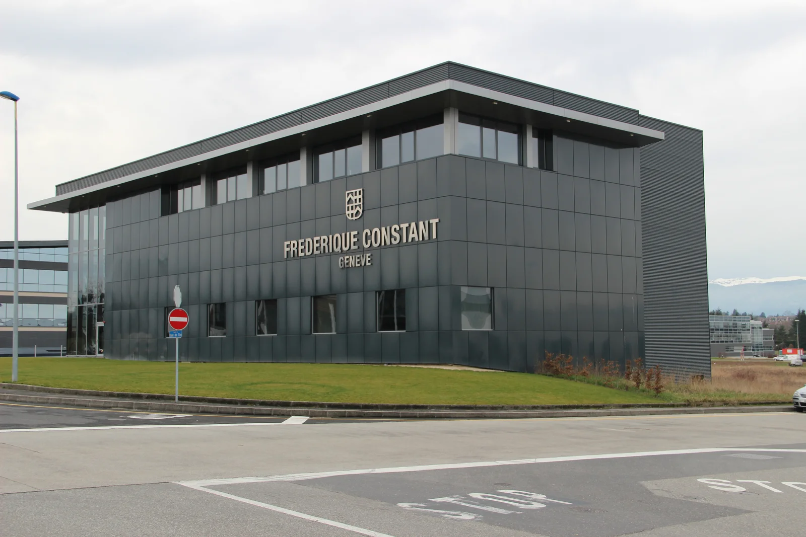 Factory_of_Frédérique_Constant_in_Plan-les-Ouates_-_panoramio.webp
