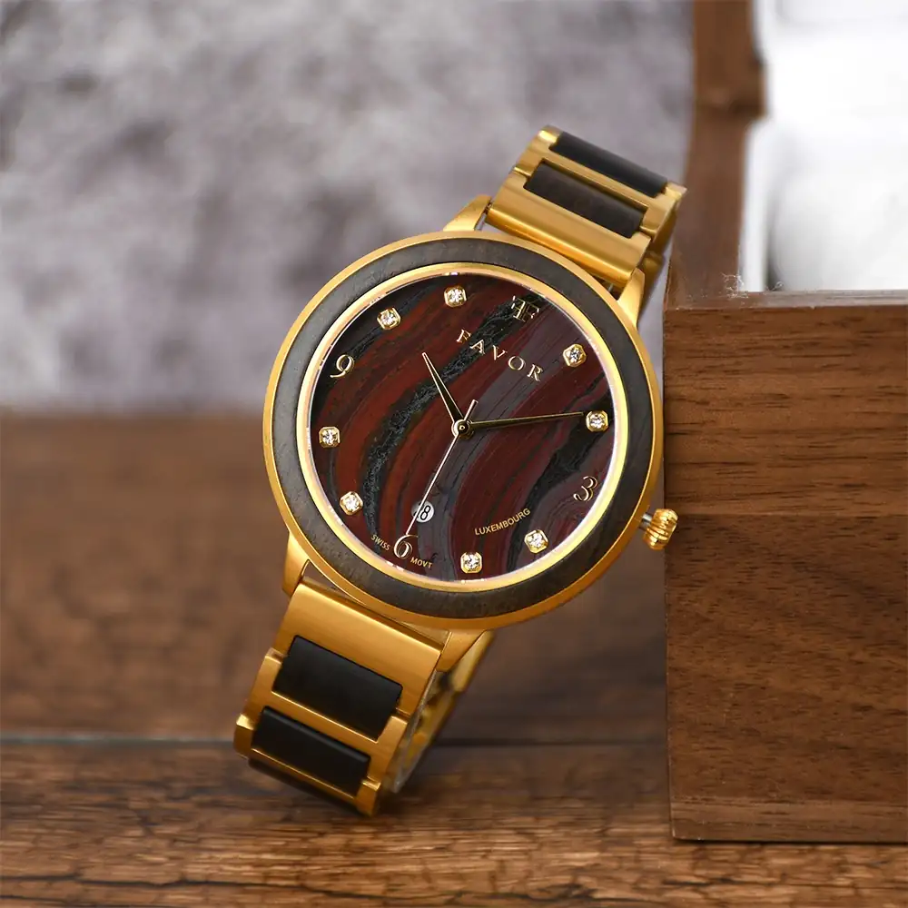 favor-woman-watches-glory-iron-3.webp