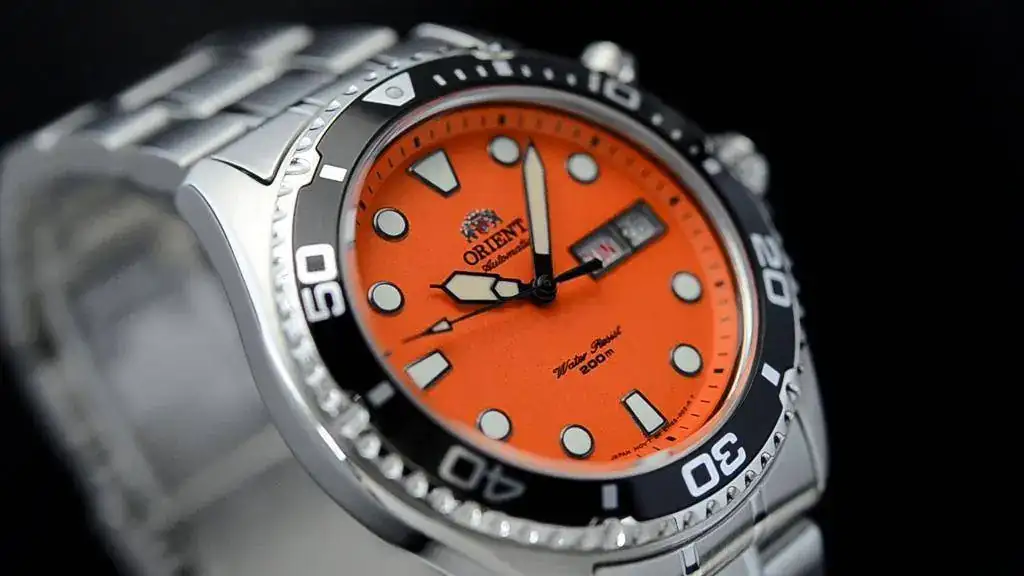 fem6500am9_orange_ray.still019.webp