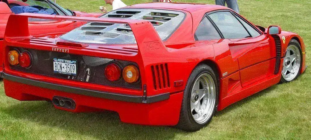 Ferrari-F40-Red-Rear-Angle-14-st.webp