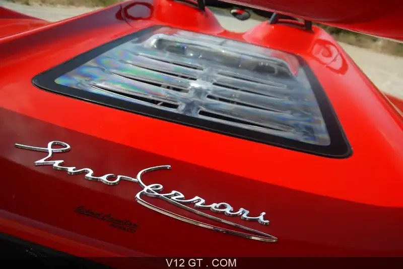 Ferrari-F50-rouge-logo-Enzo-Ferrari_zoom.webp