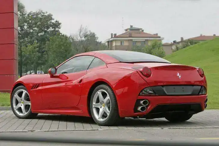 ferrari_california_2.webp