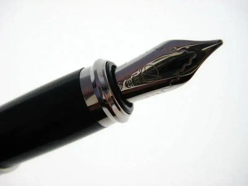 -Fidelio-Lacquer-&-Palladium-Fountain-Pen-451402-9.webp