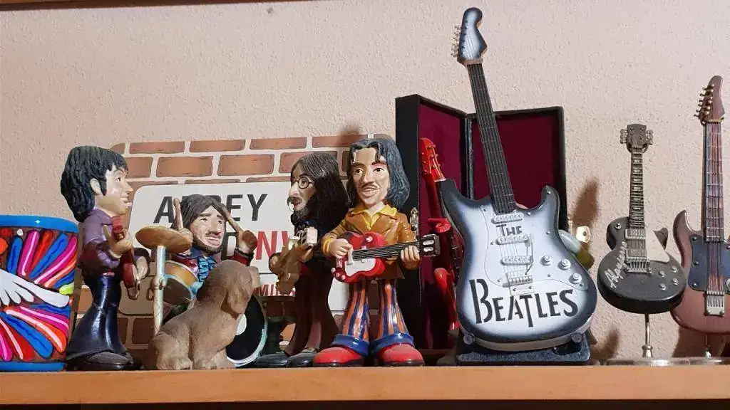 Figuras Beatles.webp