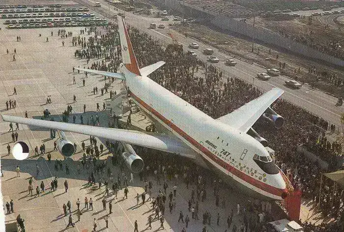 First_Boeing_747.webp