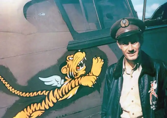 Flying_tigers_pilot.webp