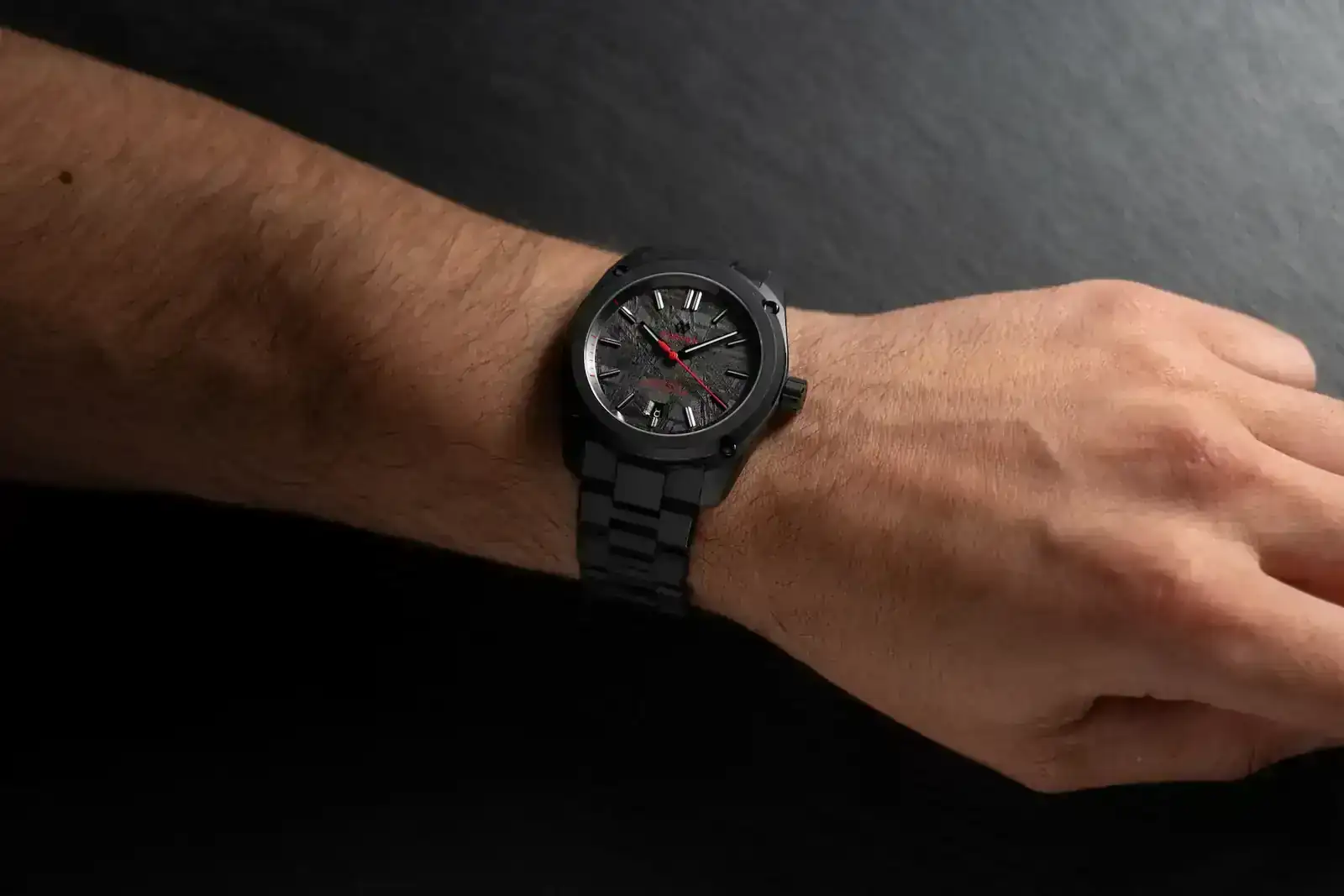Formex Essence Ceramica 41 mm Automatic COSC - Dark Matter Redshift - Wrist Shot On 18cm_7in ...webp
