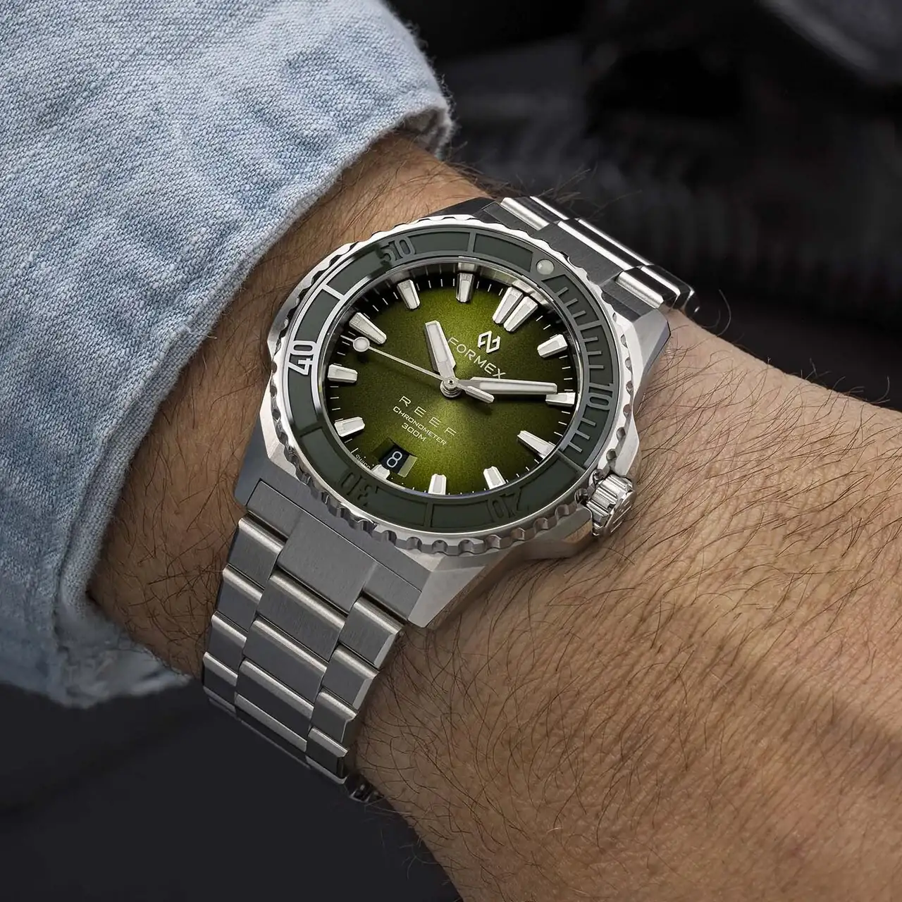formex-reef-39-5mm-automatic-chronometer-cosc-300m-dive-watch-formex-baby-reef-smaller-case-2.webp