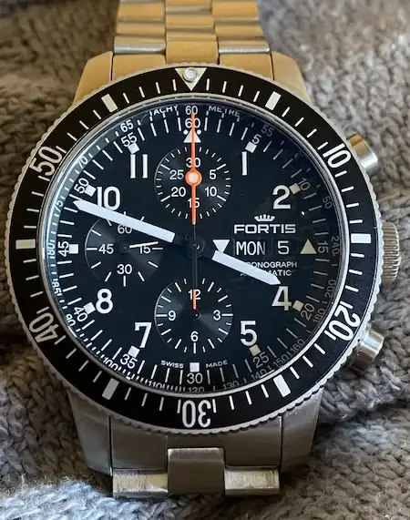 Fortis-Cosmonauts-Chronograph-money-shot.webp