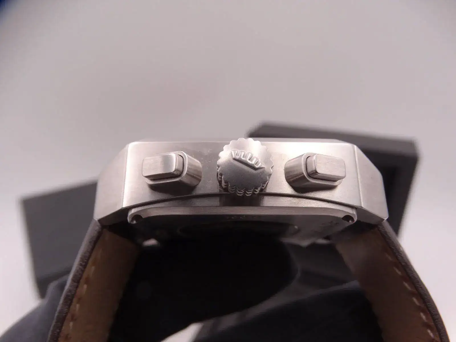 Fortis Square Chronograph 01008.webp