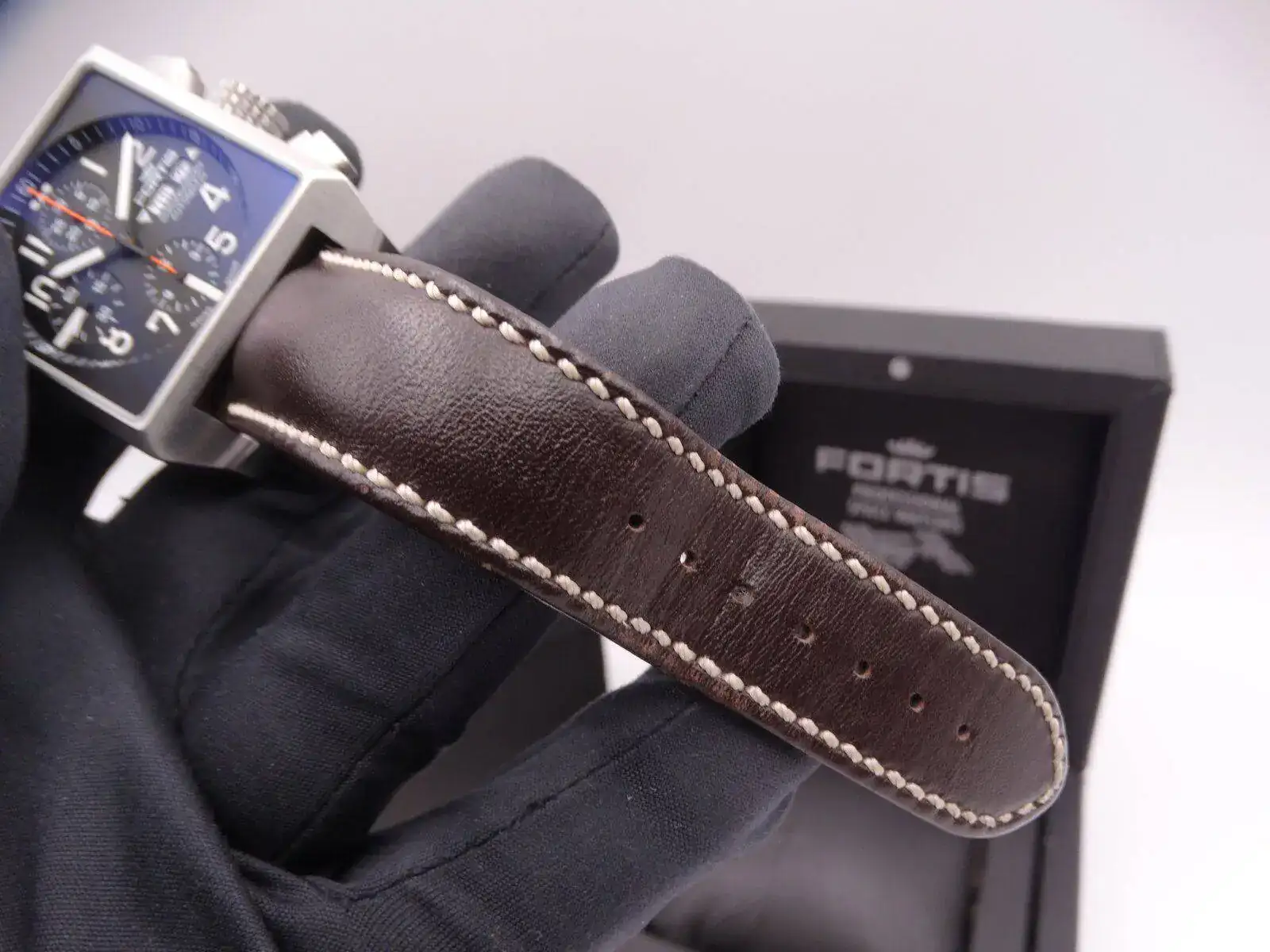 Fortis Square Chronograph 01010.webp
