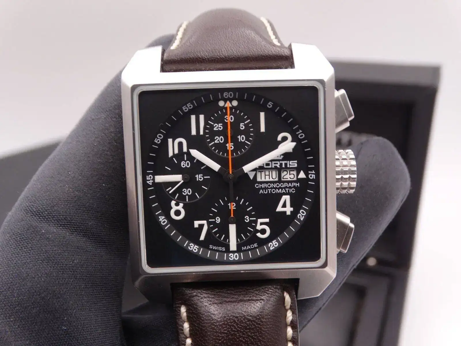 Fortis Square Chronograph 01022.webp