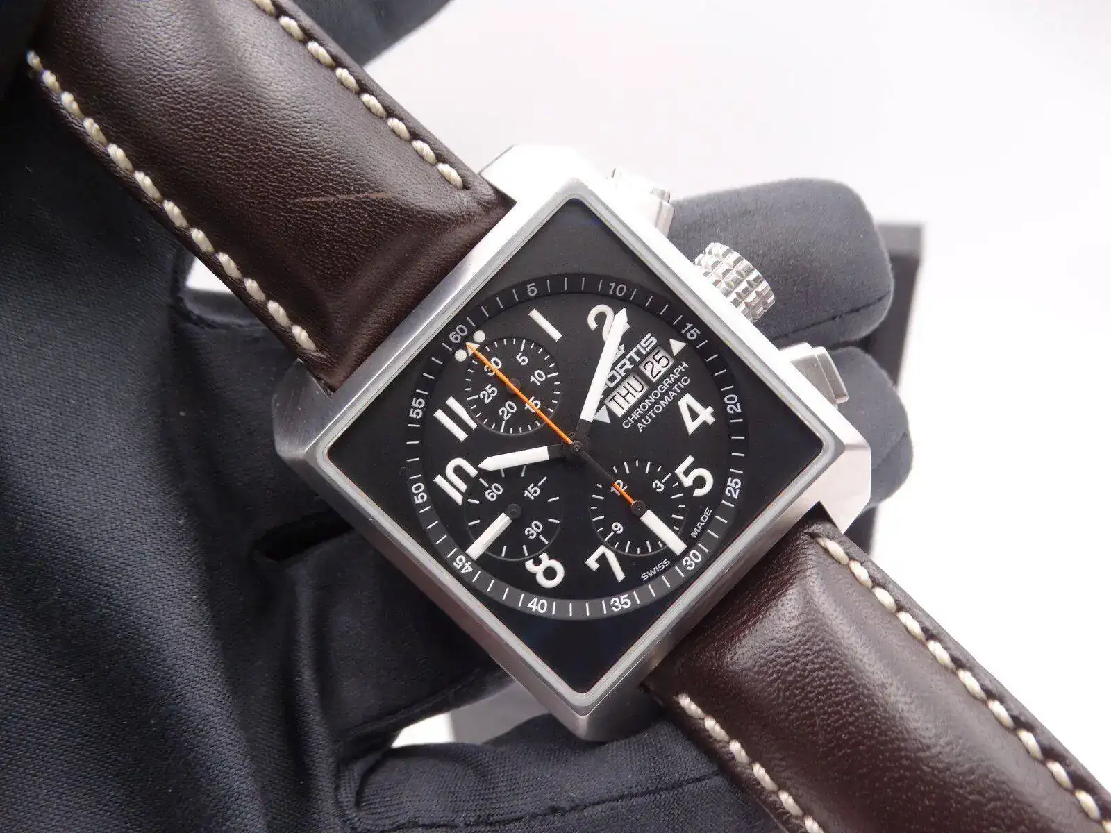 Fortis Square Chronograph 01024.webp
