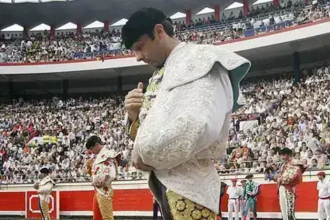 FOTO+PONCE+BILBAO+SANTIGU%C3%81NDOSE.webp