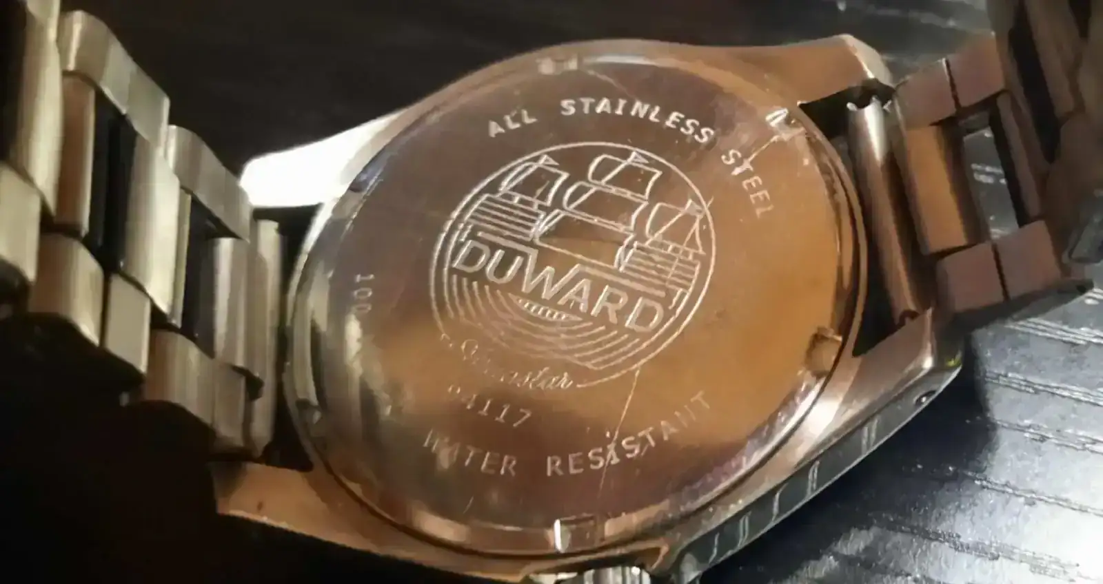 Foto trasera reloj.webp