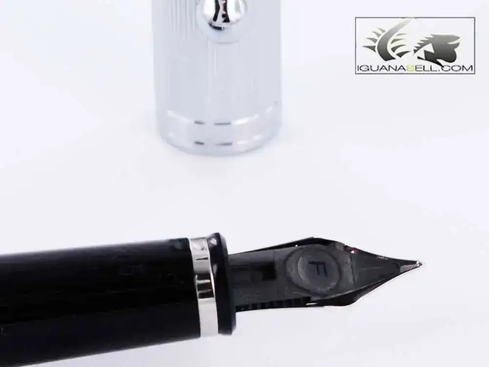 -Fountain-Pen-88-in-Resin-and-Chrome-Cap-817-817-4.webp