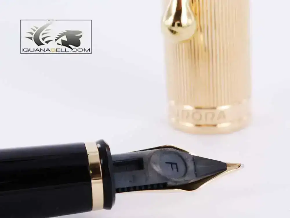 Fountain-Pen-88-in-Resin-and-Gold-Plated-811-811-7.webp