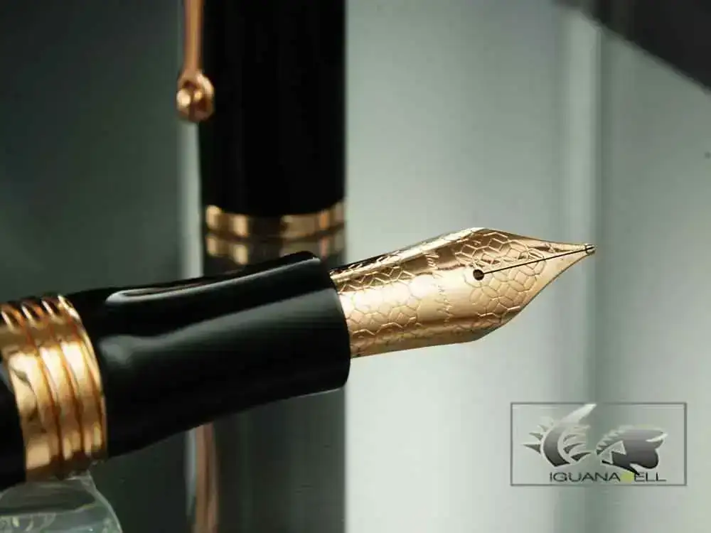 Fountain-Pen-Black-Resin-Rose-gold-trim-ISDUR-RC-3.webp